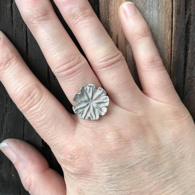 Silber Blumenring - Statement Ring Große Mohn Cocktail Sommer Schmuck Modernen von BrassCatDesign