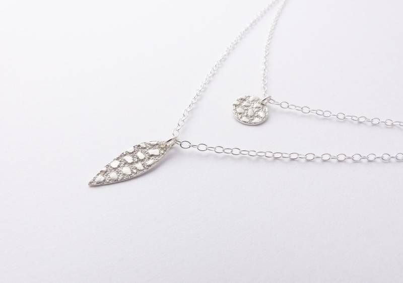 Silber Geschichteten Halskette Set - Blatt Anhänger Silberne Scheibe Kleine Zart-Schicht Boho Schmuck von BrassCatDesign