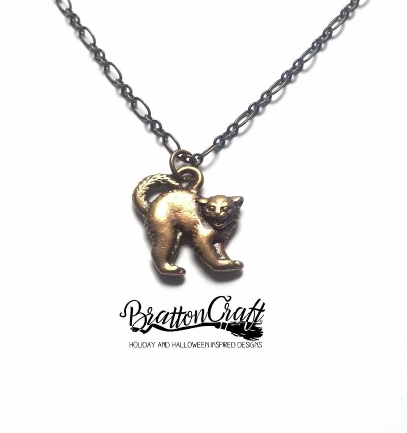 Fauchende Katze Halskette Gold Gruseliger Halloween Schmuck von BrattonCraft