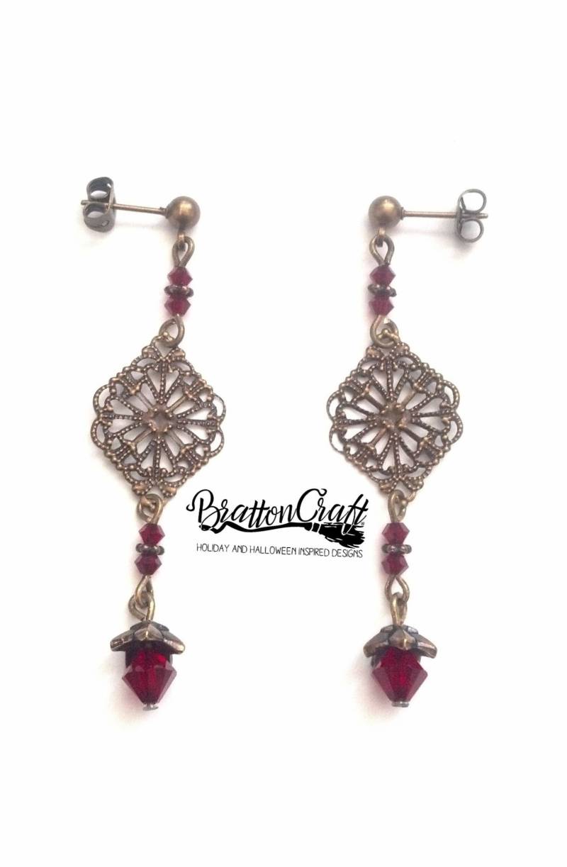 Filigrane Ohrringe Mit Roten Kristall-Perlen von BrattonCraft