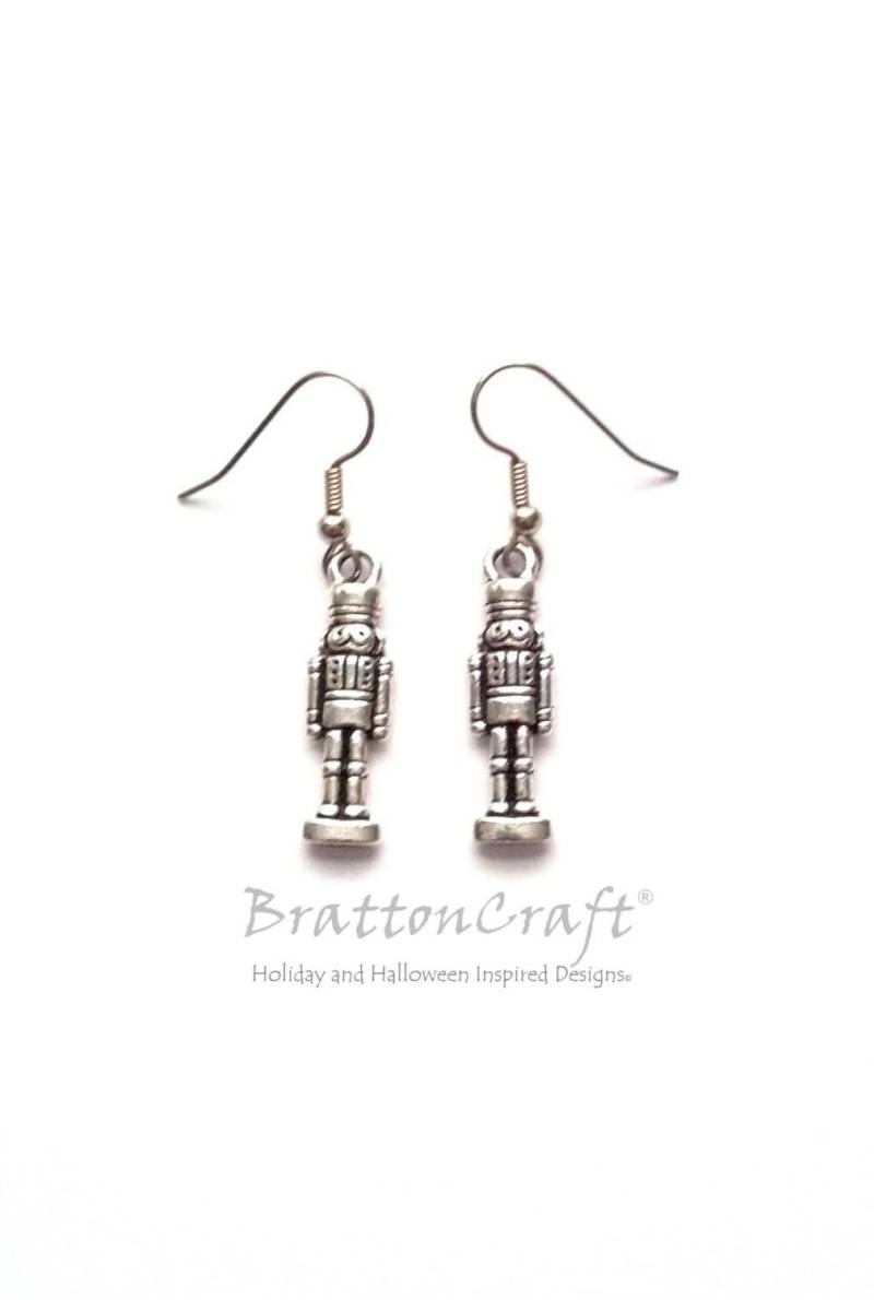 Nussknacker Ohrringe Britannia Pewter Urlaubsschmuck von BrattonCraft