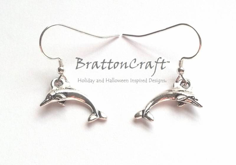 Silber Delfin Ohrringe Sterling Ohrdrähte, Strand Schmuck von BrattonCraft