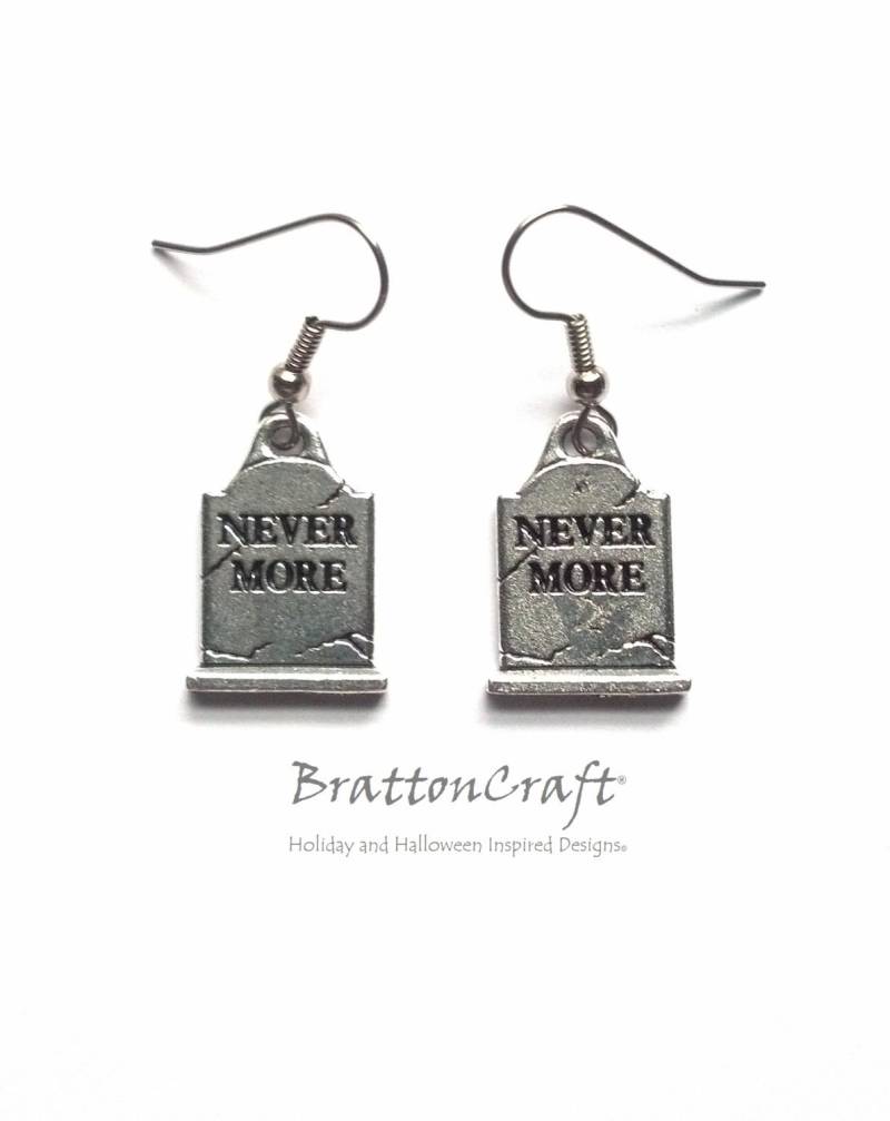 Silberne Grabstein Ohrringe Edgar Allan Poe Raven Jewelry von BrattonCraft