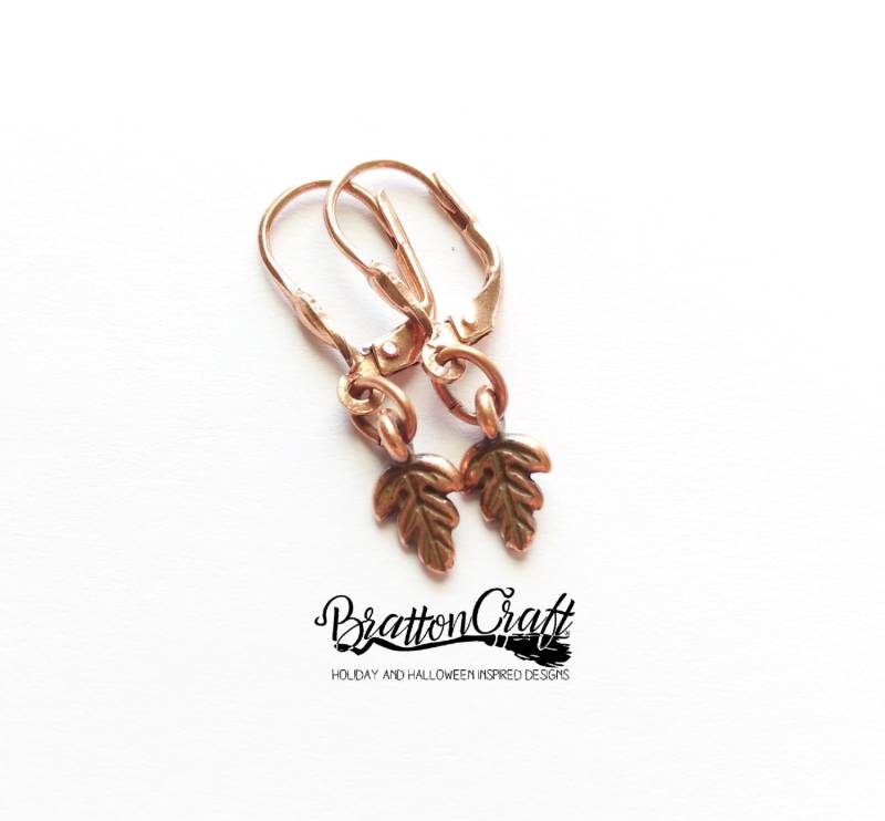 Zierliche Kupfer Eichenblatt Ohrringe Natur Inspirierte Schmuckstücke von BrattonCraft