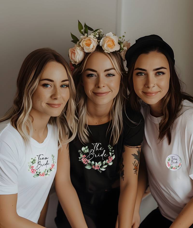 Jga The Bride Aquarell Boho Eukalyptusrahmen Tshirt. Jgaoutfit, Braut Hochzeitsmode Arrow, Frühlings-Outfit Für Junggesellinnenabschied 2024 von Brautakademie