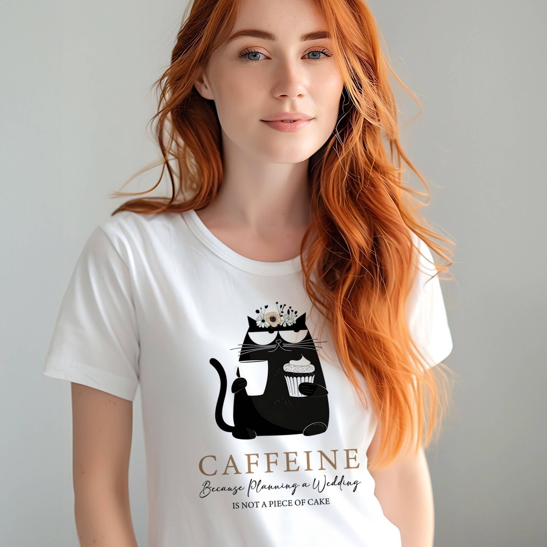 T-Shirt Für Die Braut in Planung Und Hochzeitsplaner, Kaffee Planung, Braut-Shirt, Kaffein von Brautakademie