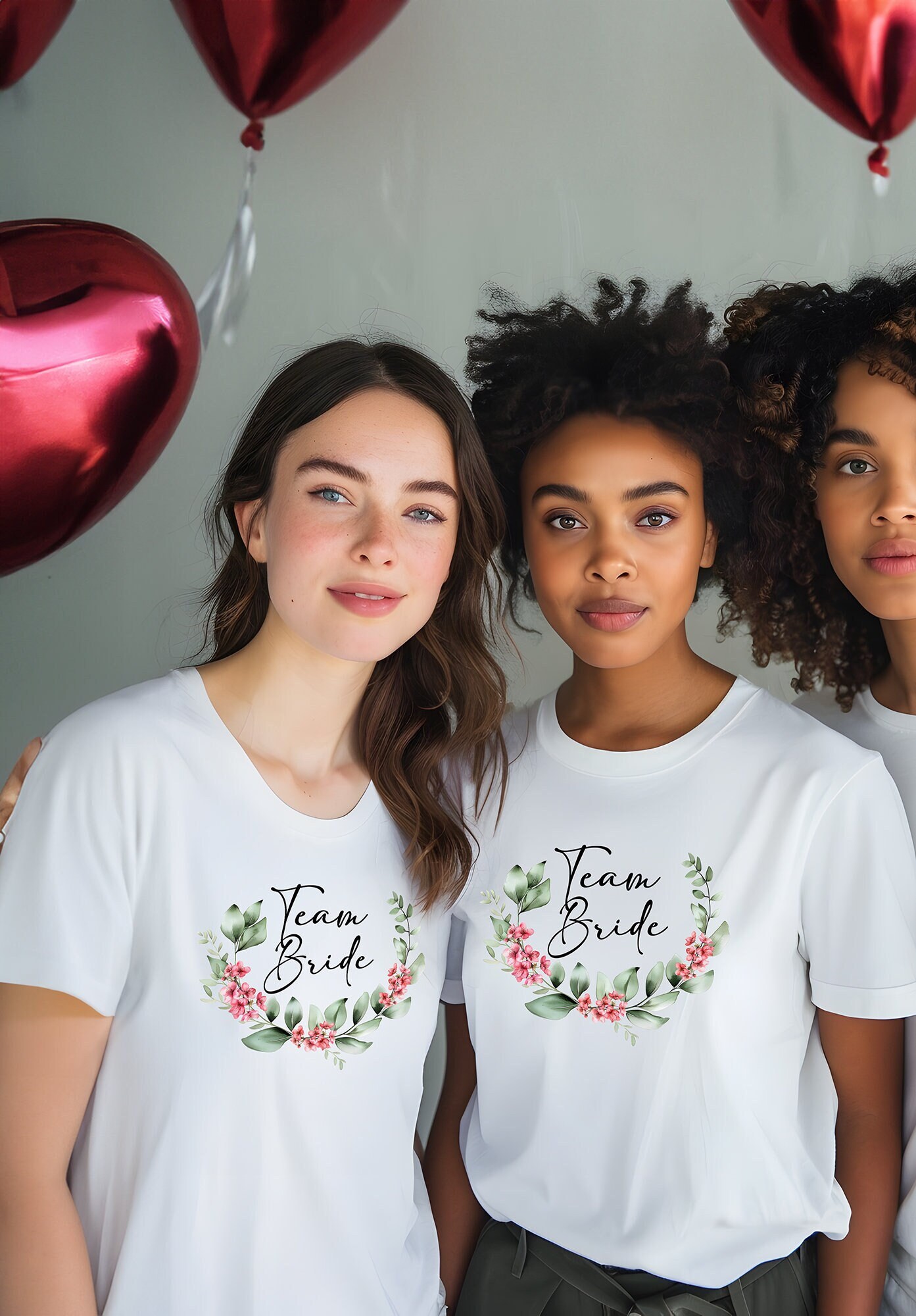 Team Bride Jga T-Shirt Mit Blumenmotiv Floral Arrow, Boho Eukalyptusrahmen Tshirt, Stilvoller Junggesellinnenabschied Outfit, Trend 2024 von Brautakademie