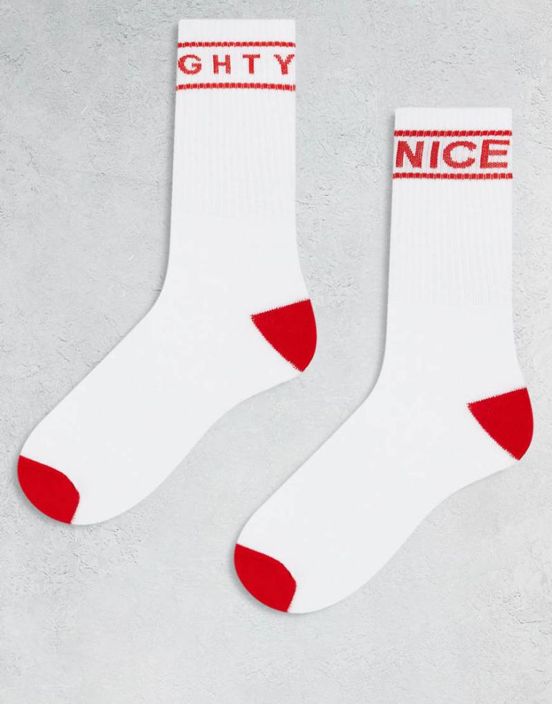 Brave Soul - 2er-Pack Socken in Weiß mit „Naughty or Nice"-Schriftzug von Brave Soul