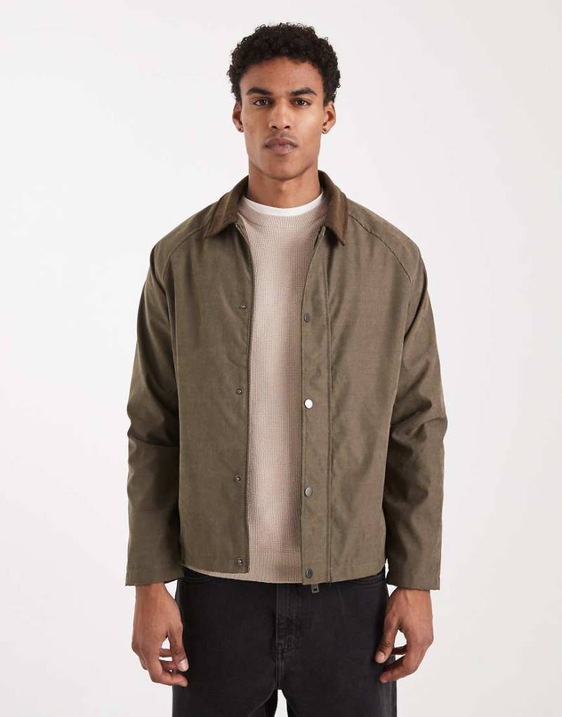 Brave Soul - Barn Jacket in Khaki mit kontrastierendem Cordkragen-Grün von Brave Soul
