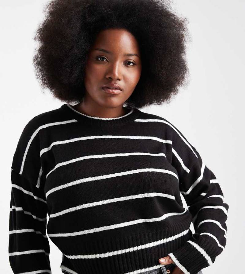 Brave Soul Curve - Strickpullover in Schwarz und Weiß gestreift mit Rundhalsausschnitt von Brave Soul