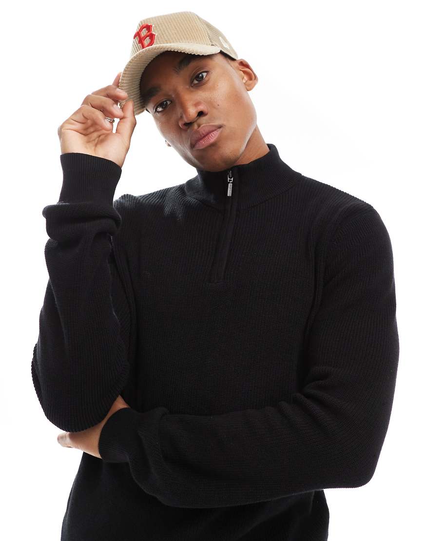 Brave Soul - Gerippter Pullover in Schwarz mit kurzem Reißverschluss Brave Soul - Gerippter Pullover in Schwarz mit kurzem Reißverschluss von Brave Soul