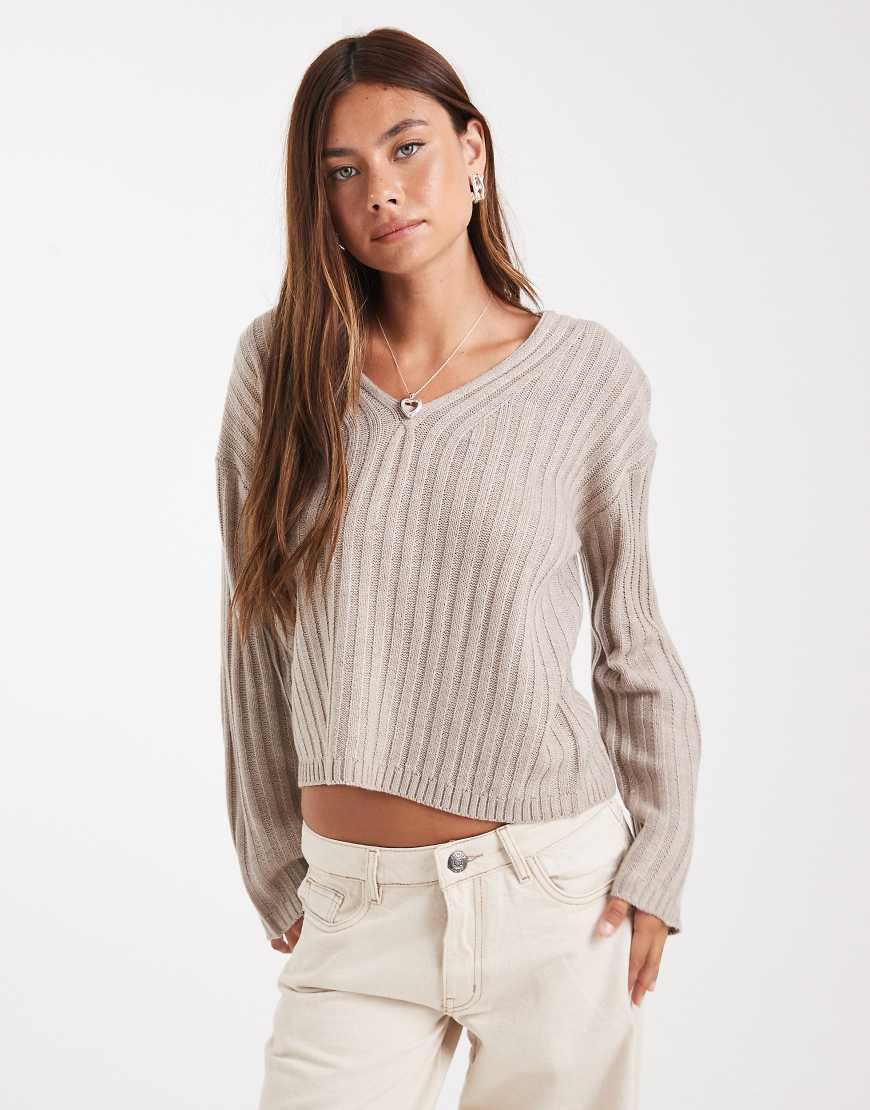 Brave Soul - Gerippter Pullover in Taupe mit V-Ausschnitt-Neutral von Brave Soul