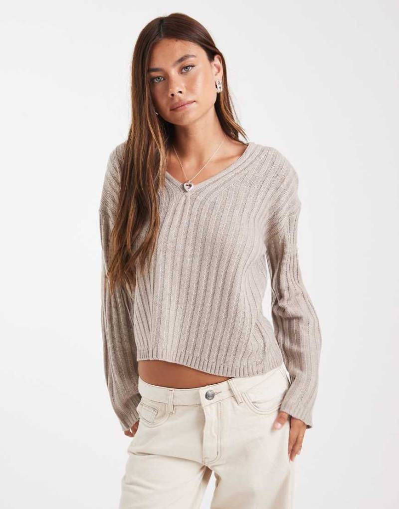 Brave Soul - Gerippter Pullover in Taupe mit V-Ausschnitt-Neutral von Brave Soul