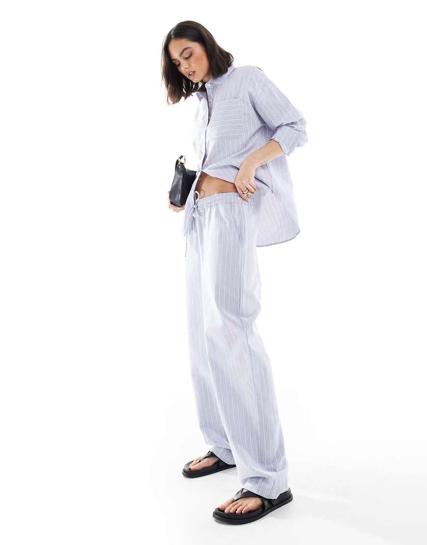 Brave Soul - Gestreifte Hose in Blau und Weiß, Kombiteil von Brave Soul