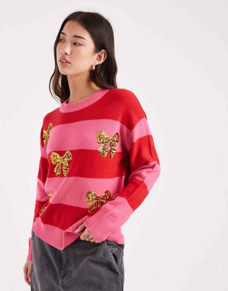 Brave Soul - Gestreifter Pullover in Rosa und Rot mit Rundhalsausschnitt und Pailletten-Schleifen von Brave Soul