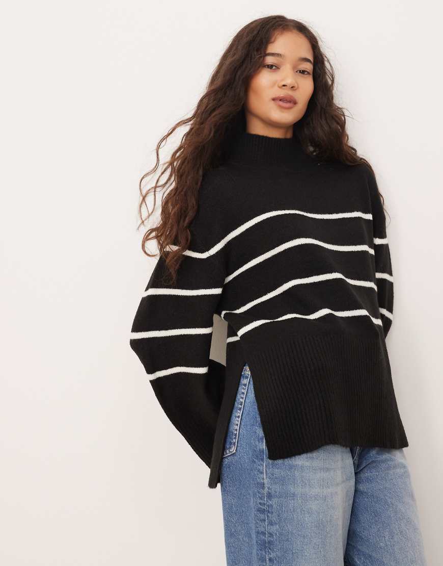 Brave Soul - Hochgeschlossener Loose-Fit-Pullover in Schwarz mit weißen Streifen von Brave Soul