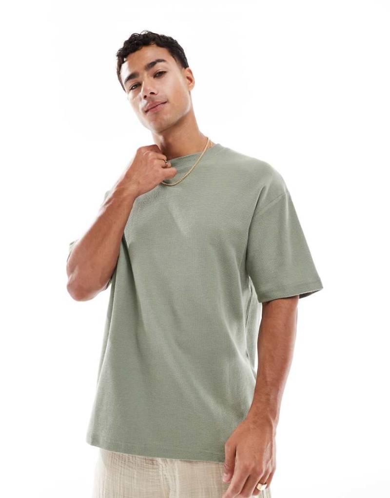 Brave Soul - Hochgeschlossenes Oversize-T-Shirt in Salbeigrün von Brave Soul