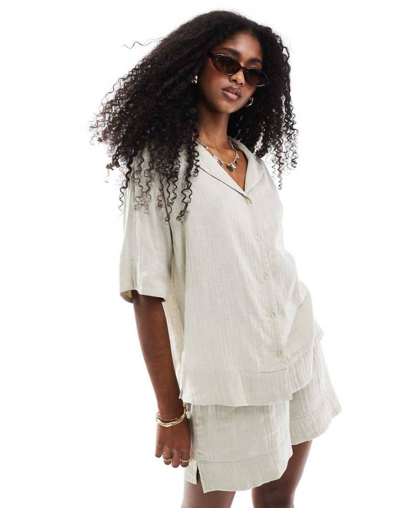 Brave Soul - Kurzärmliges, locker geschnittenes Hemd aus strukturiertem Material in Ecru, Kombiteil-Neutral von Brave Soul