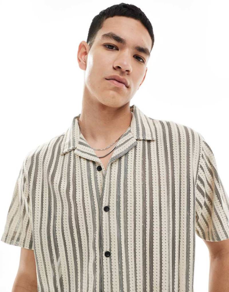 Brave Soul - Kurzärmliges Hemd in Ecru mit schwarzen Streifen-Weiß von Brave Soul