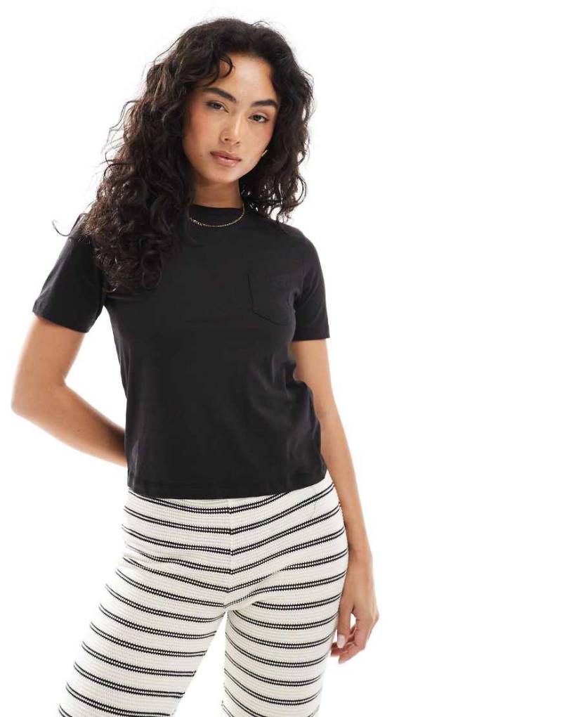 Brave Soul - Kurzärmliges T-Shirt in Schwarz mit hohem Baumwollanteil und Brusttasche Brave Soul - Kurzärmliges T-Shirt in Schwarz mit hohem Baumwollanteil und Brusttasche von Brave Soul