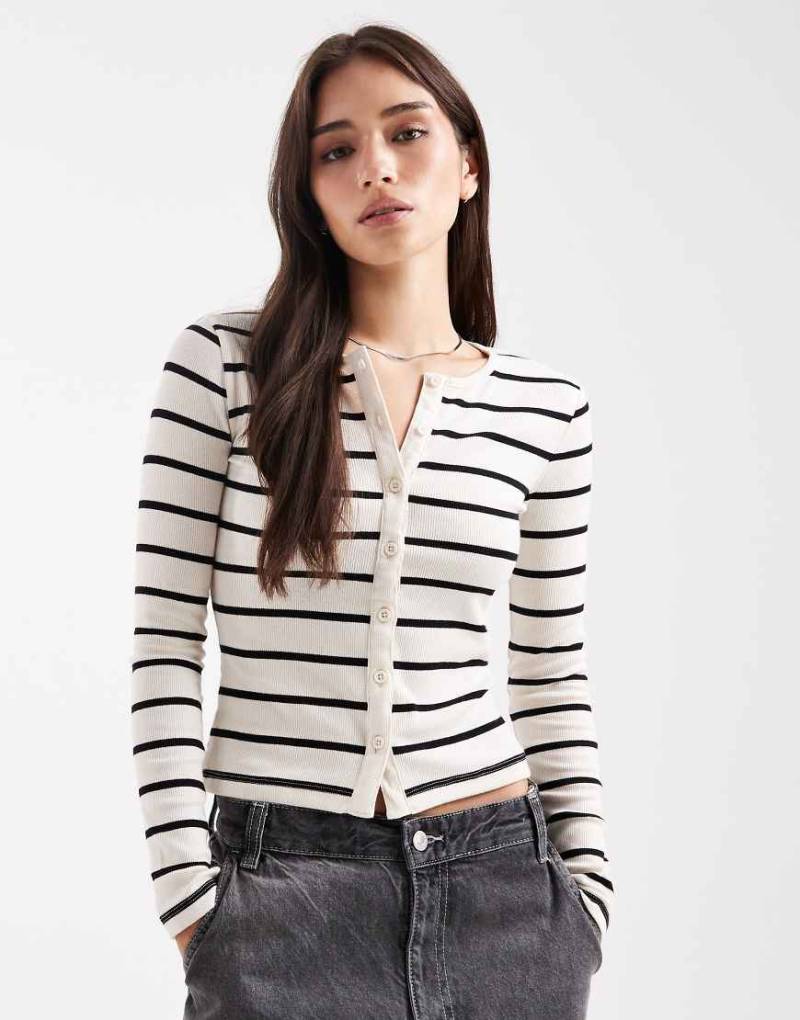 Brave Soul - Langärmliges Oberteil in schwarz und creme gestreift mit Knopfleiste-Weiß von Brave Soul