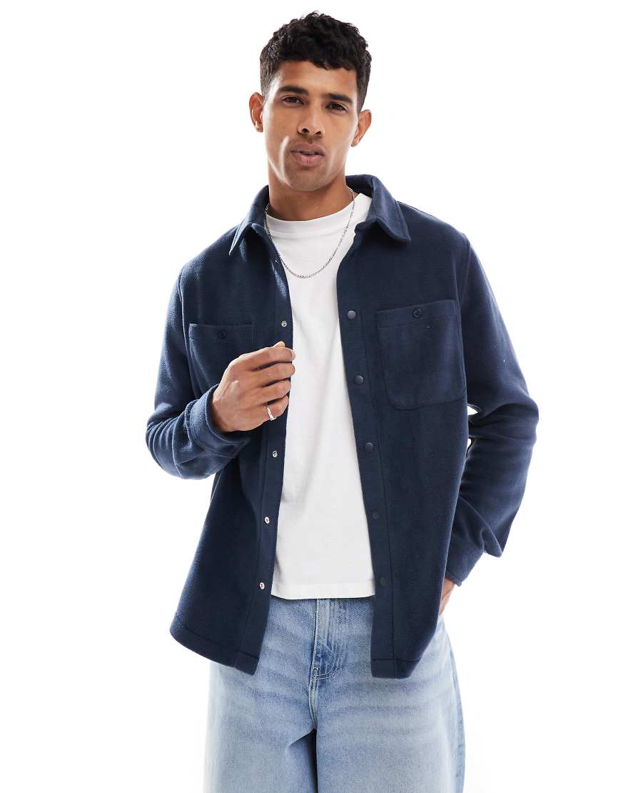 Brave Soul - Locker geschnittene Fleece-Hemdjacke in Marineblau Brave Soul - Locker geschnittene Fleece-Hemdjacke in Marineblau von Brave Soul