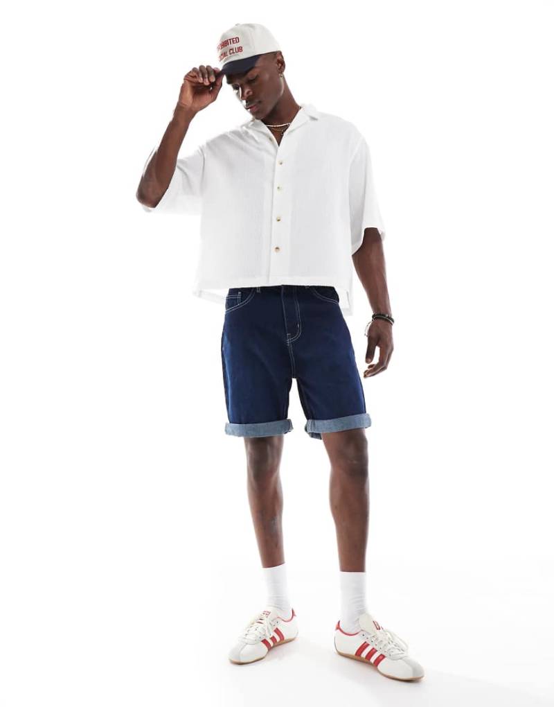 Brave Soul - Longline-Jeansshorts in Marineblau von Brave Soul