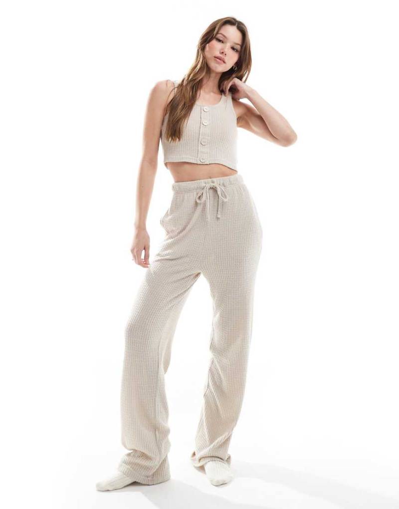 Brave Soul - Weiches Lounge-Set in Beige mit Waffelstruktur, aus Cropped-Trägertop und Hose-Neutral von Brave Soul