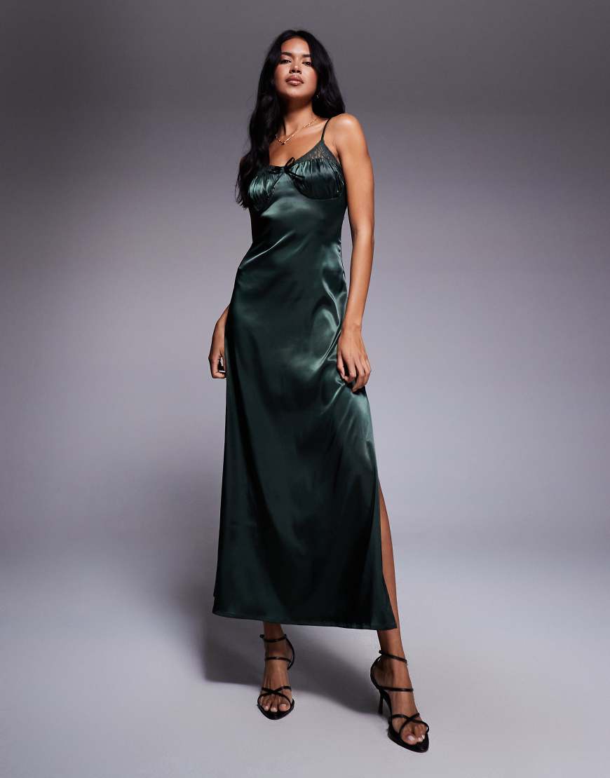 Brave Soul - Maxikleid aus Satin in Smaragdgrün mit Trägern und Spitzendetails von Brave Soul