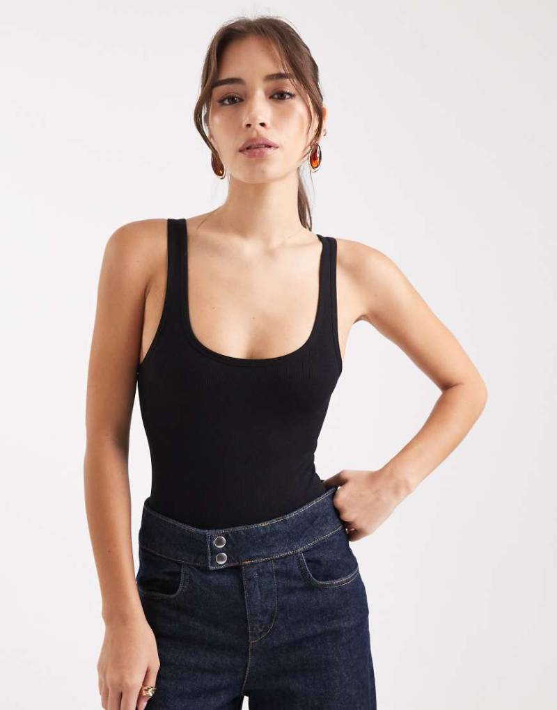 Brave Soul - Nahtloser Body in Schwarz mit Tanga-Schnitt und eckigem Ausschnitt von Brave Soul