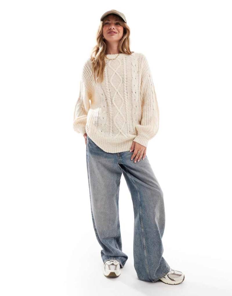 Brave Soul - Oversize-Strickpullover in Hellbeige mit Zopfmuster-Weiß von Brave Soul