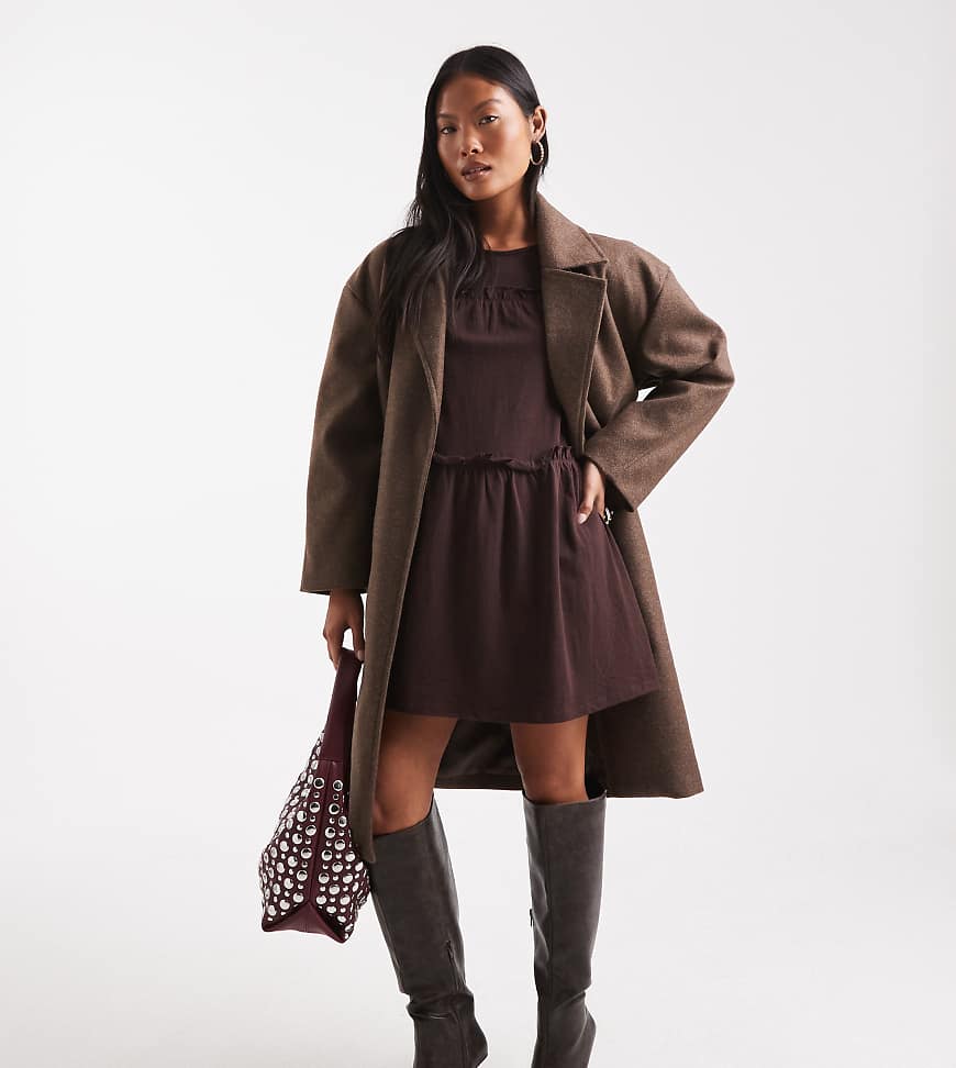 Brave Soul Petite - Lange Jacke aus Wollimitat in Braun mit Gürtel-Brown Brave Soul Petite - Lange Jacke aus Wollimitat in Braun mit Gürtel-Brown von Brave Soul