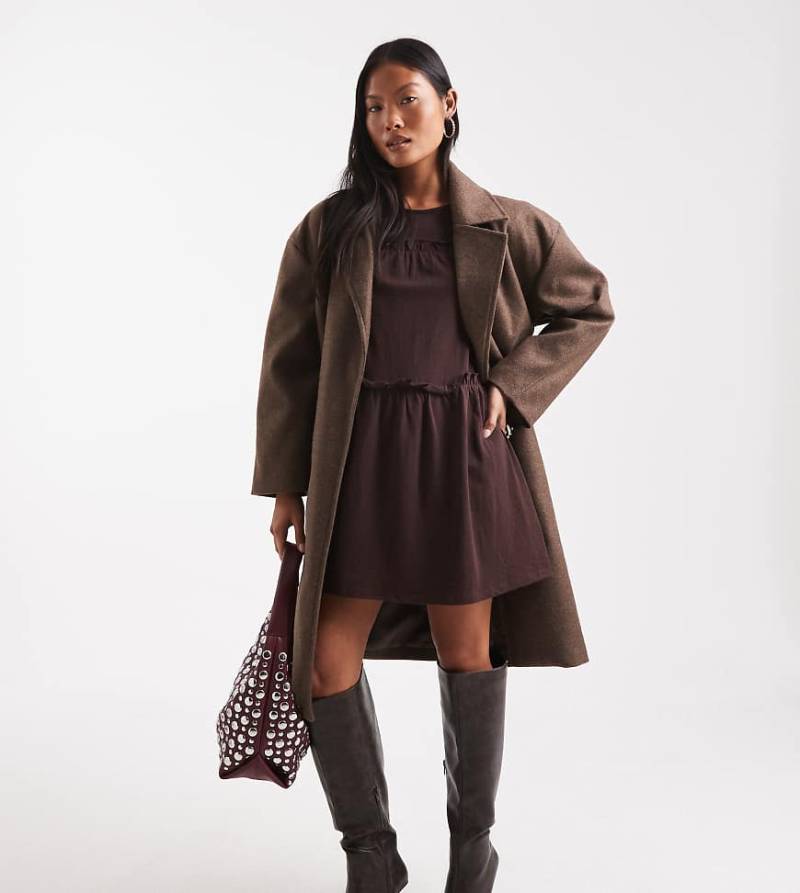 Brave Soul Petite - Lange Jacke aus Wollimitat in Braun mit Gürtel-Brown Brave Soul Petite - Lange Jacke aus Wollimitat in Braun mit Gürtel-Brown von Brave Soul