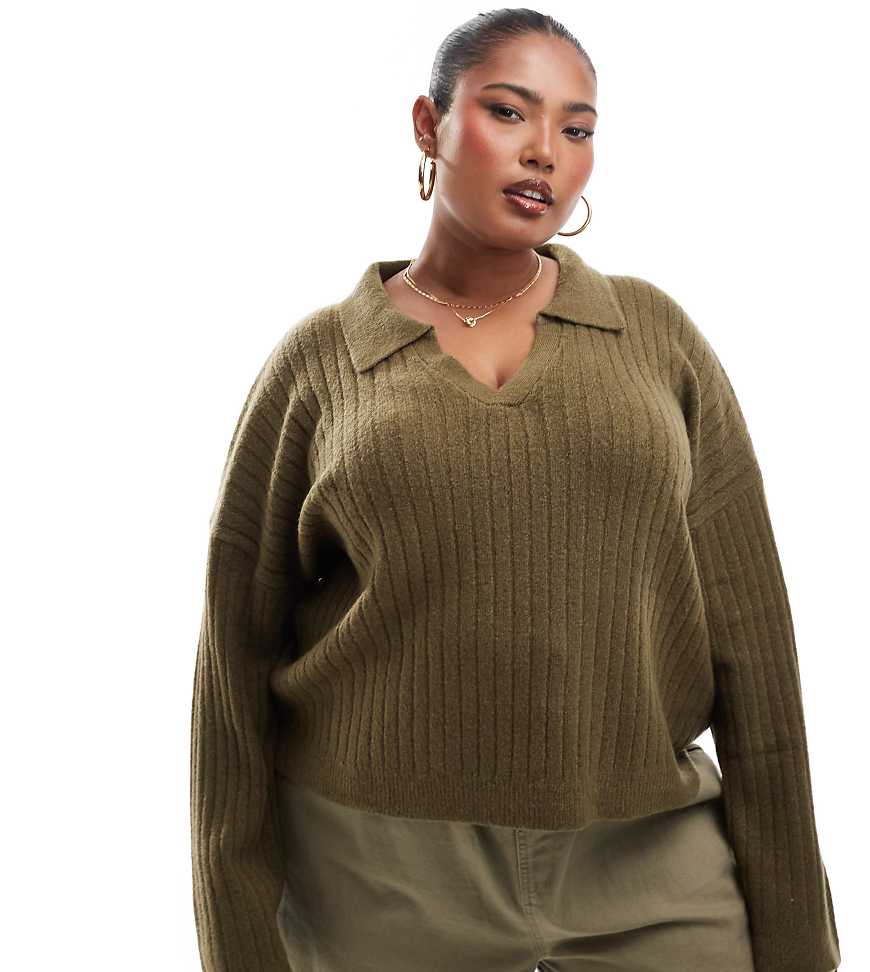 Brave Soul Plus - Pullover in Khaki mit Polokragen und V-Ausschnitt-Grün von Brave Soul