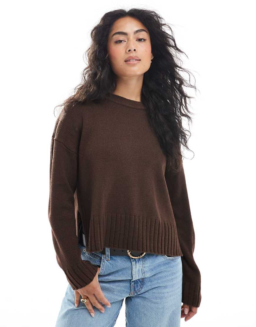 Brave Soul - Pullover in Braun mit Rundhalsausschnitt und Seitenschlitz-Brown von Brave Soul