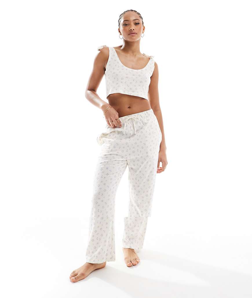 Brave Soul - Pyjama-Set in Weiß mit Blumenprint-Rosa von Brave Soul