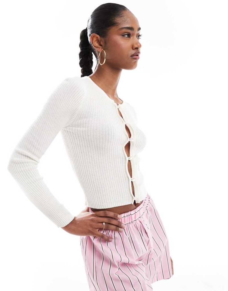 Brave Soul - Strickjacke aus Rippstrick in Creme mit Knopfleiste-Weiß von Brave Soul