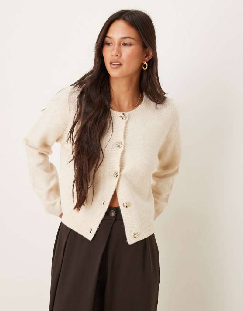 Brave Soul - Strickjacke in Steinbeige mit Kontrastknöpfen und Rundhalsausschnitt-Neutral von Brave Soul