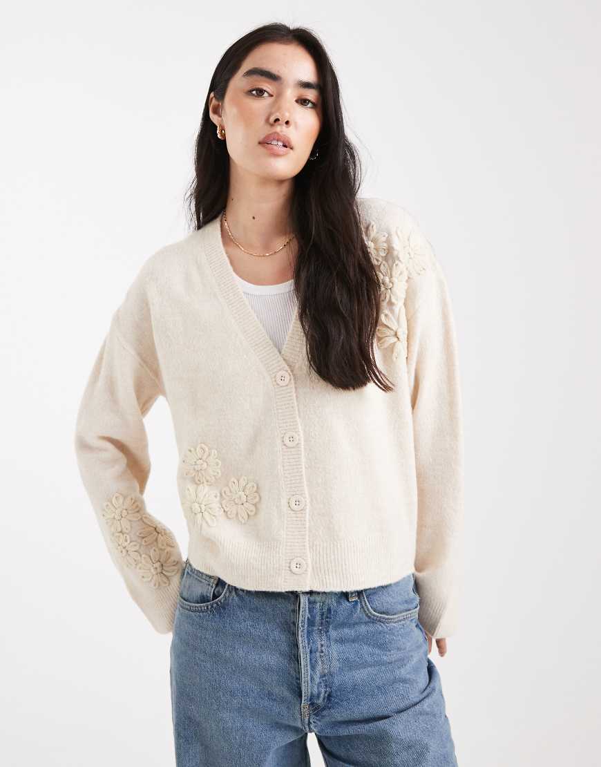 Brave Soul - Strickjacke in Steinbeige mit V-Ausschnitt und Blumenstickerei-Neutral von Brave Soul