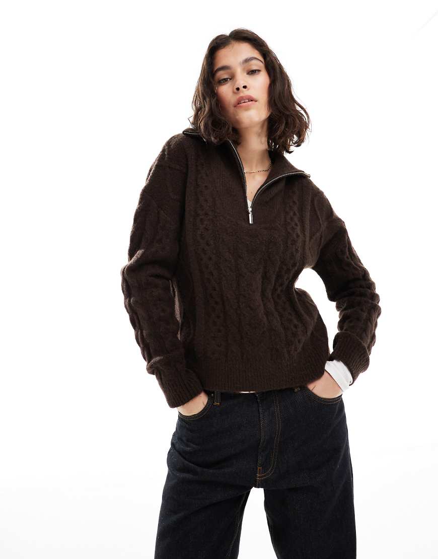 Brave Soul - Strickpullover in Braun mit Zopfmuster und kurzem Reißverschluss-Brown von Brave Soul