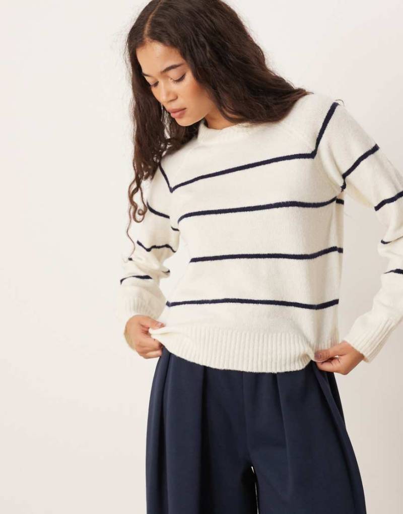 Brave Soul - Strickpullover in Elfenbein mit Rundhalsausschnitt und Streifen in Marineblau-Weiß von Brave Soul