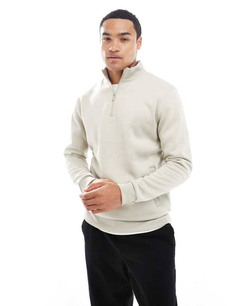 Brave Soul - Strickpullover in Steinbeige mit Stehkragen und kurzem Reißverschluss-Neutral von Brave Soul