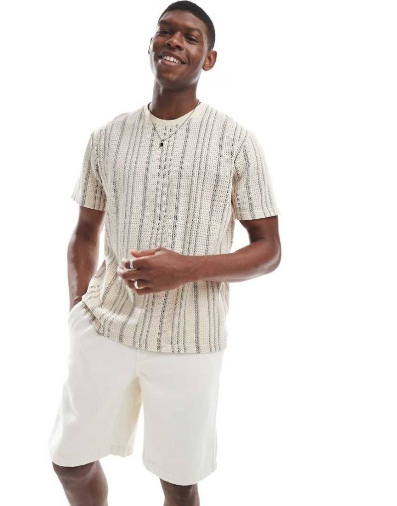 Brave Soul - Strukturiertes T-Shirt in Ecru und Schwarz gestreift mit Rundhalsausschnitt-Weiß von Brave Soul