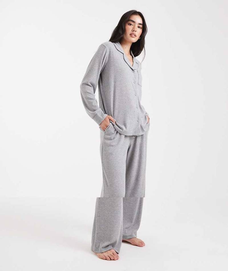 Brave Soul - Superweicher Pyjama in Hellgrau, aus geknöpftem Hemd und Hose von Brave Soul