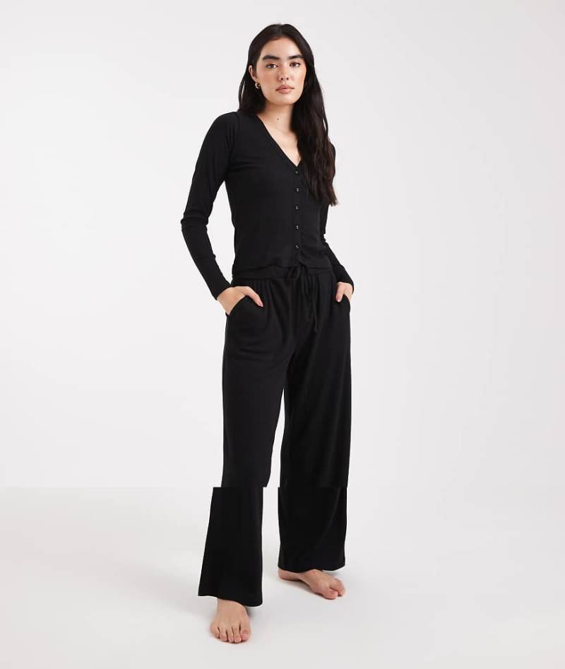 Brave Soul - Superweicher Pyjama in Schwarz mit Knopfleiste von Brave Soul