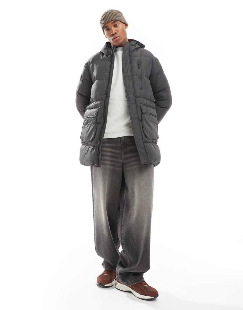 Brave Soul - Wattierte Longline-Jacke in Dunkelgrau-Schwarz von Brave Soul