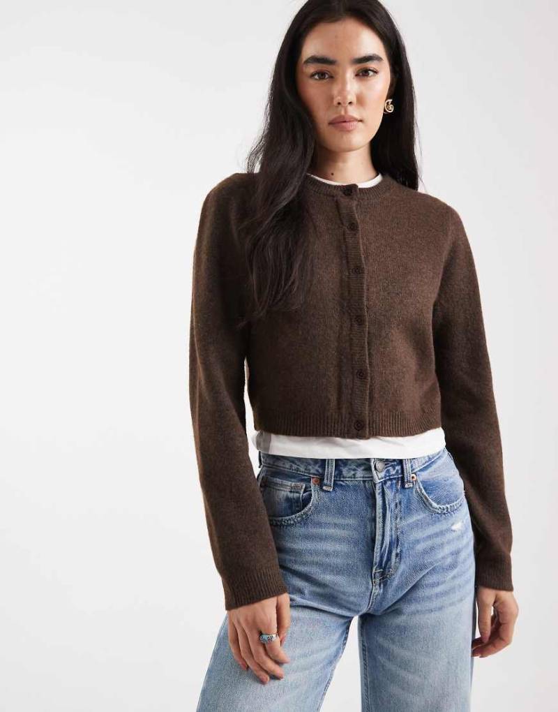 Brave Soul - Weiche Strickjacke in Braun mit Rundhalsausschnitt-Brown von Brave Soul