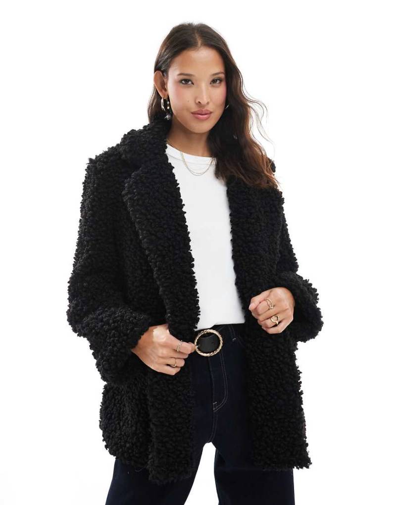 Brave Soul - Zweireihiger Kurzmantel aus zotteligem Kunstpelz in Schwarz von Brave Soul
