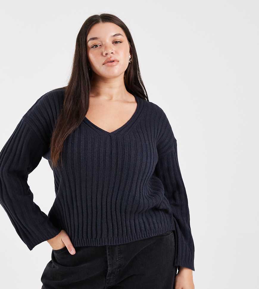 Brown Soul Plus - Gerippter Pullover in Marineblau mit tiefem V-Ausschnitt von Brave Soul