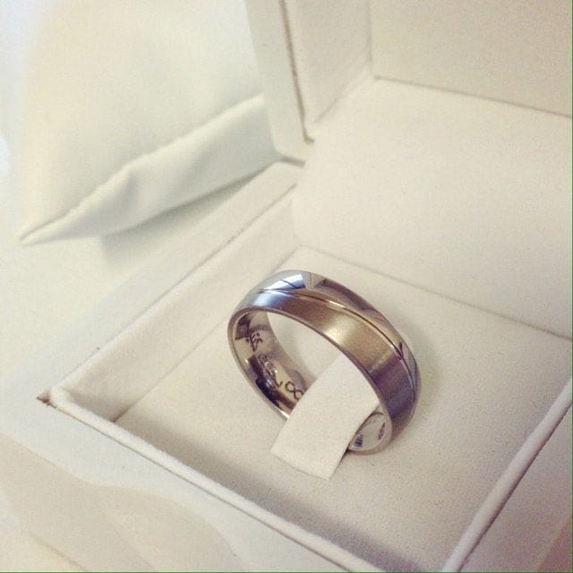 Braverman Gewölbt Ehering Titan Halb Poliert Gebürstet Ring 6mm "The Wave" von BravermanOren